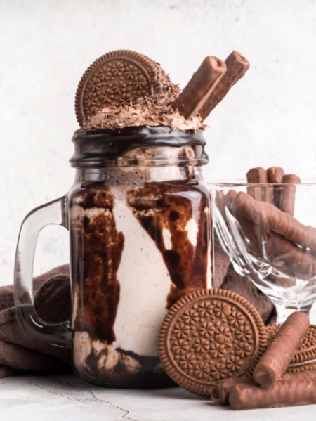 Batido de Nocilla y Galletas, rico postre sabor tarta de galleta