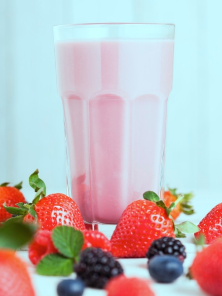 Batido o Licuado de Frutos Rojos con leche (frescos o congelados)
