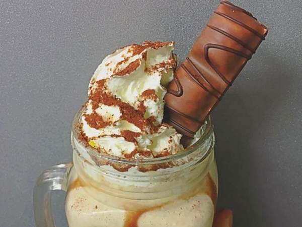 Batido de Kinder Bueno con Helado de Vainilla y Leche