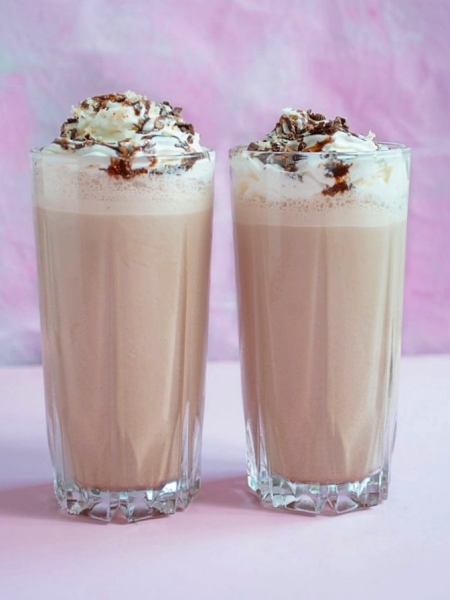Batido de Chocolate con Helado de Vainilla Batido de Chocolate con Helado de Vainilla