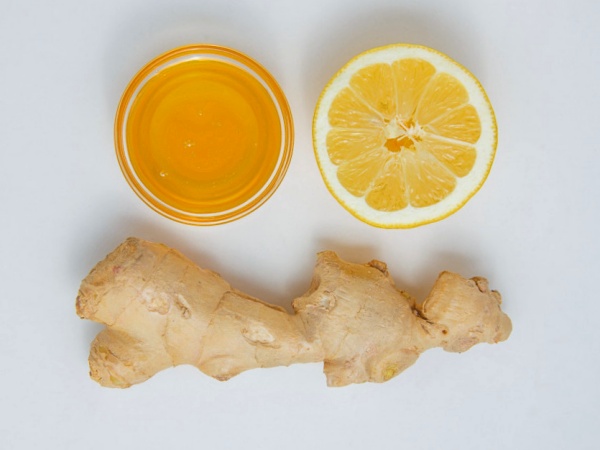 Jengibre, limón y miel, ingredientes del agua de jengibre