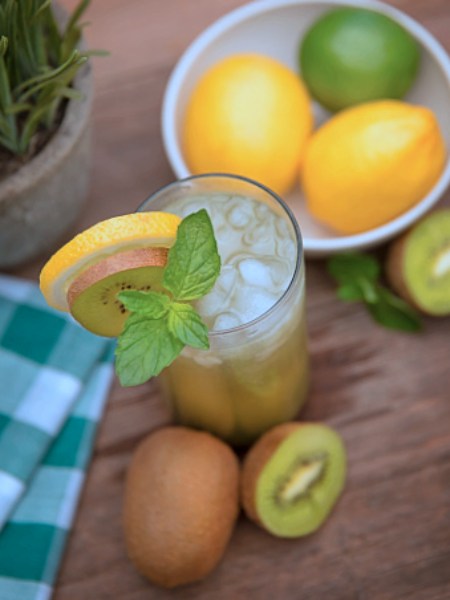 Agua de kiwi con limon