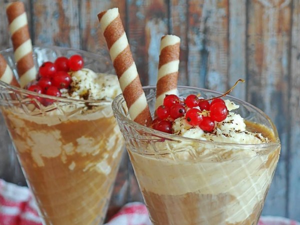 Café con leche con helado de vainilla