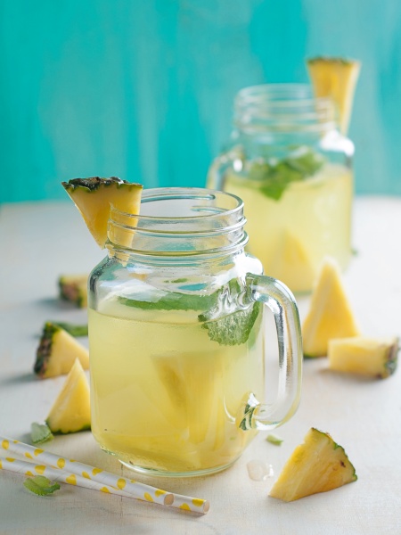 Agua de piña con limon