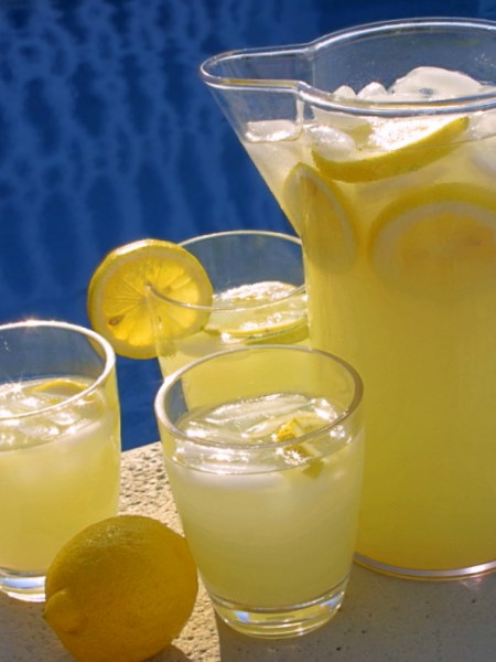 Cómo preparar limonada tradicional y con menta y jengibre