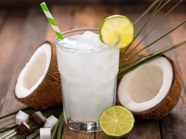 Agua de coco con limón