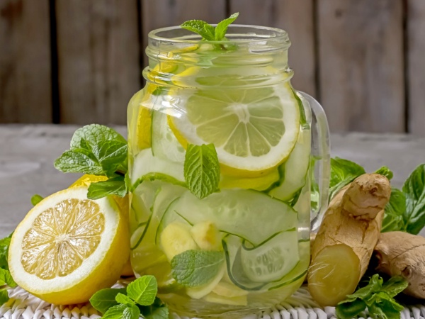 agua de limon jengibre y pepino