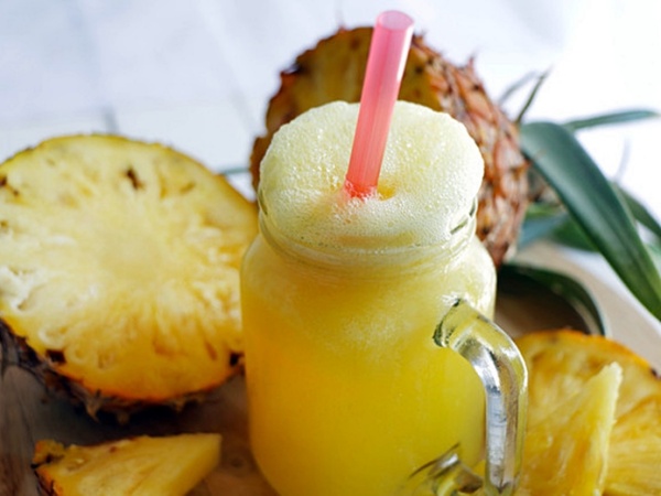 Agua de mango con piña