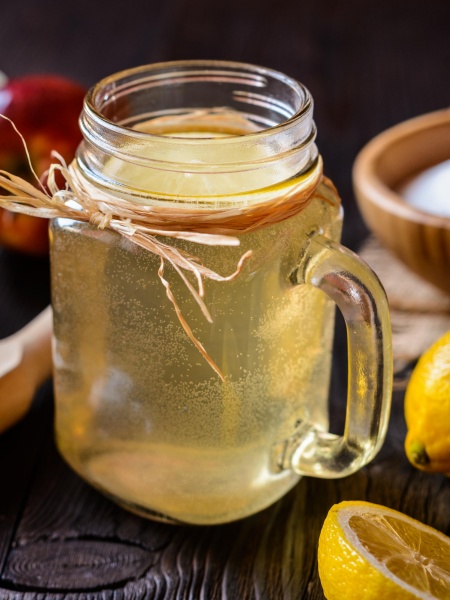 Agua de limón con vinagre de manzana