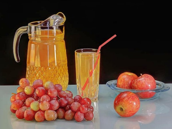 Agua de uva y manzana