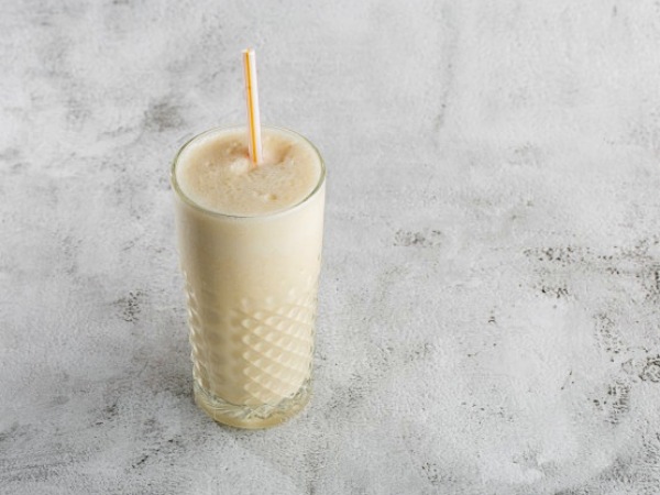 Batido de leche y yogurt con proteína de vainilla para incrementar la masa de los músculos