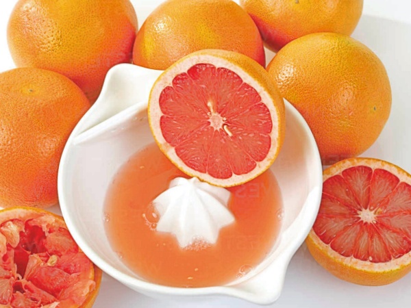 Cómo hacer zumo de pomelo o toronja casero con exprimidor 