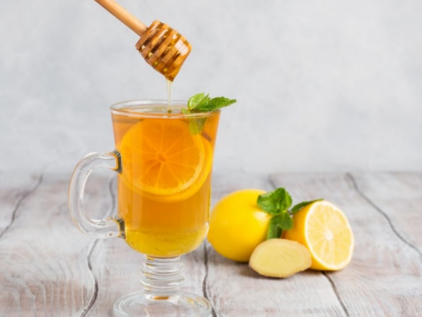 Jugo o Zumo de zumo de limón con miel (y canela), remedio natural contra resfriados