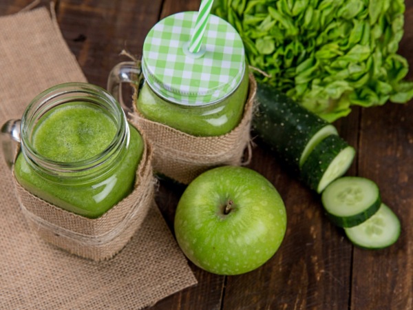 Smoothie verde de pepino y manzana para bajar de peso