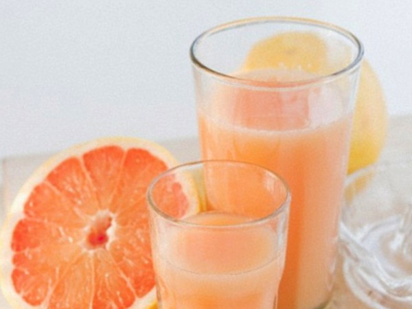 Jugo o zumo de pomelo y naranja