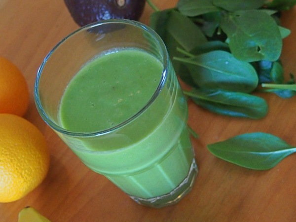 Jugo Verde con Espinaca, Naranja y Aguacate (palta), cargado de vitaminas
