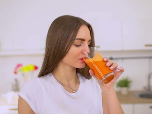 Zumo de zanahoria lleno de antioxidantes, bueno en ayunas y en la dieta Zumo de zanahoria lleno de antioxidantes, bueno en ayunas y en la dieta