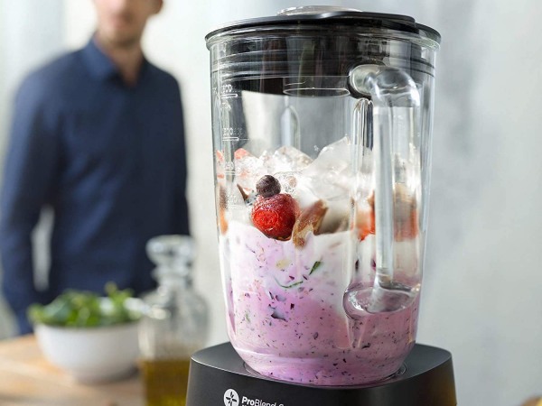 Batidora Americana haciendo un smoothie